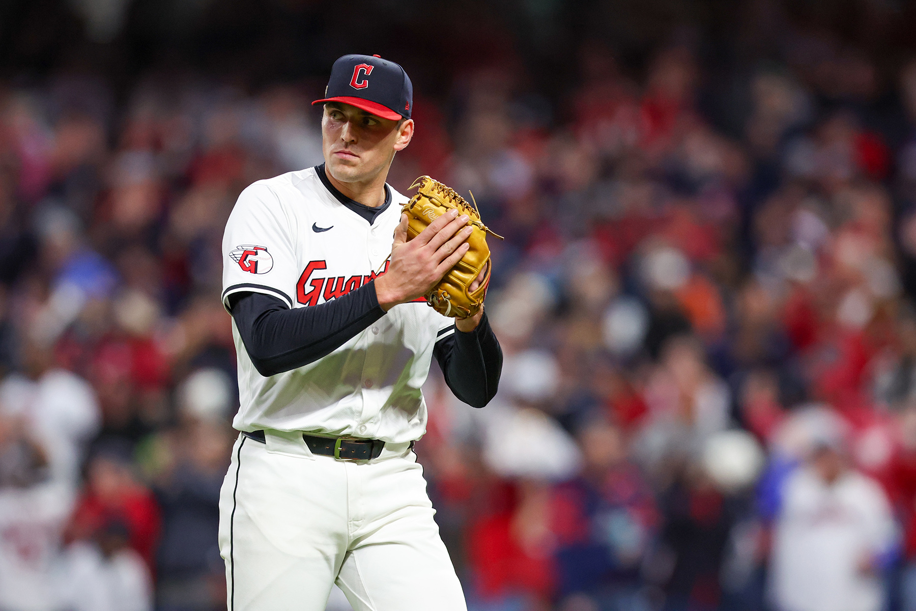 CLEVELAND, OH - 17 OCTOBRE : Cade Smith (n° 36) des Cleveland Guardians célèbre son troisième match de la série de championnat de l'ALC, présenté par loanDepot, entre les Yankees de New York et les Cleveland Guardians, au Progressive Field, le jeudi 17 octobre 2024 à Cleveland, Ohio. (Photo de Lauren Leigh Bacho/MLB Photos via Getty Images)
