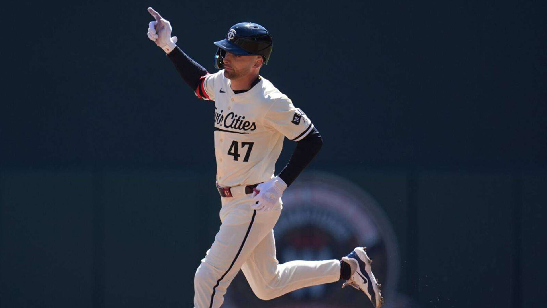 Edouard Julien échangé | Cal Quantrill signe